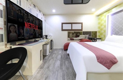 Downtown Hotel | HERA DRIVE IN HOTEL