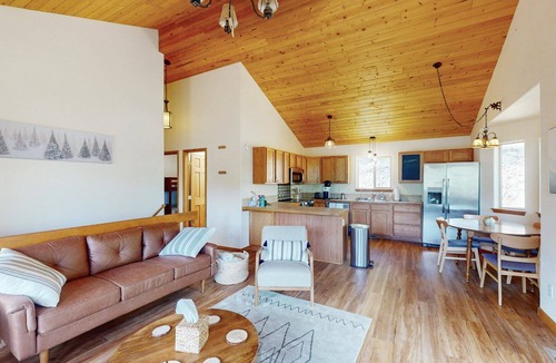 Indian Mountain Cabin | High Country Haven - One Hour from Breckenridge - Private Hot Tub, Pet Friendly!
