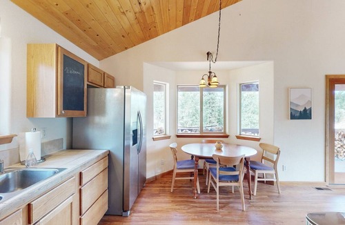 Indian Mountain Cabin | High Country Haven - One Hour from Breckenridge - Private Hot Tub, Pet Friendly!