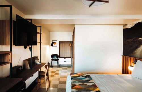 Hale Apartment | High Desert Hangout | La Vista Motel | 109