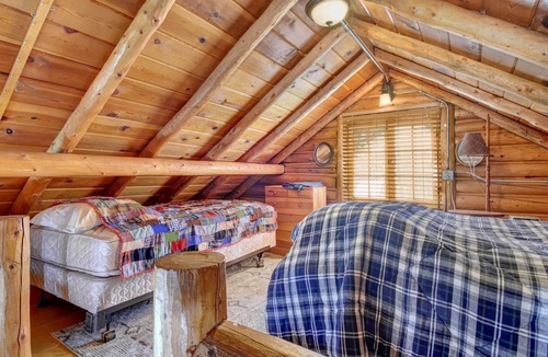Lyons Cabin | Highland Glen Cabins-since 1961-Enjoy 300' of private river frontage