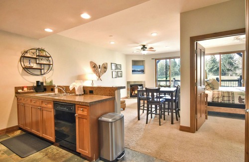 The Highlands Condo | Highland Greens Retreat: Great Location, Near Shuttle Stops