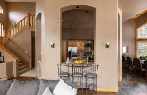 Highland Meadows Cabin | Highline by AvantStay | Breathtaking Mountain Home w/Hot Tub & Views
