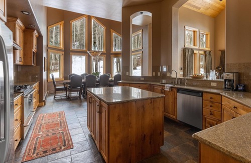 Highland Meadows Cabin | Highline by AvantStay | Breathtaking Mountain Home w/Hot Tub & Views