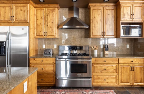 Highland Meadows Cabin | Highline by AvantStay | Breathtaking Mountain Home w/Hot Tub & Views