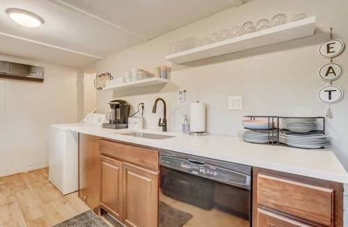Skyway House | Hiker's Hideaway! Nature Escape, BBQ & Pit Trails