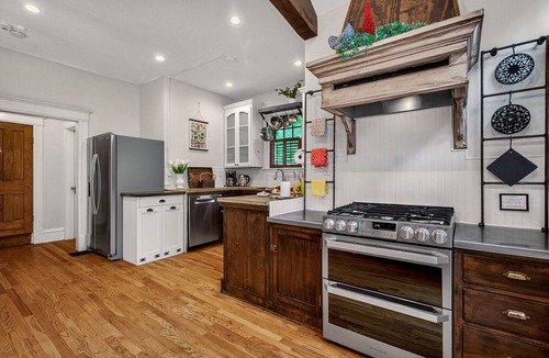 Old North End House | Historic Downtown Home, Sleeps 12, 5 Kings, Hot Tub, Private Courtyard
