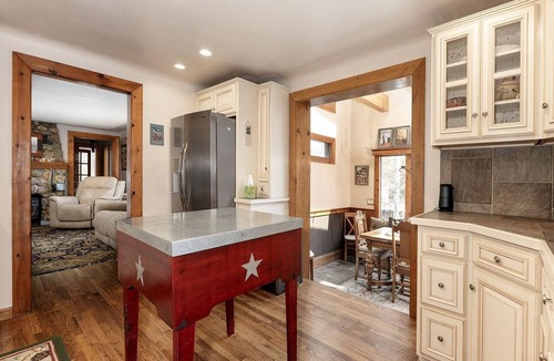 Grand Lake Cabin | Historic Downtown Grand Lake Cabin with Hot Tub Walk to Beach and Shops