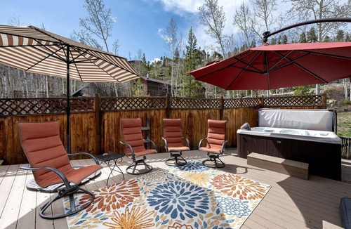Grand Lake Cabin | Historic Downtown Grand Lake Cabin with Hot Tub Walk to Beach and Shops