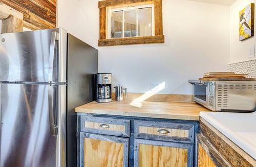 Lazear Cabin | Historic Nature Lovers Cabin on Farm in Paonia!