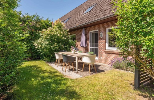 Humptrup House | Hjertets Hus: Large vacation home with garden & terrace for 5 guests
