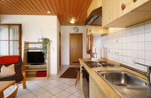 Deggenhausertal Apartment | Holiday Apartment 2 on “Wagenberg” Farm with Mountain View, Wi-Fi, Balcony & Garden