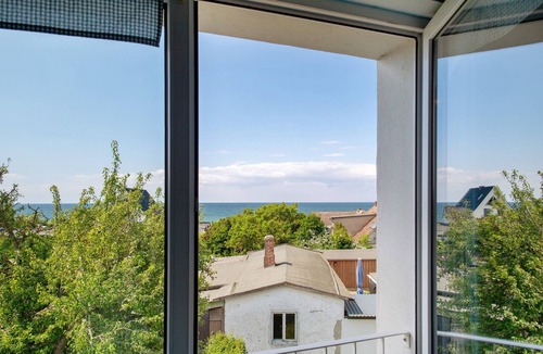Meschendorf Apartment | Holiday flat 'Möve ABA Apartment 44' with sea view, communal garden and WiFi
