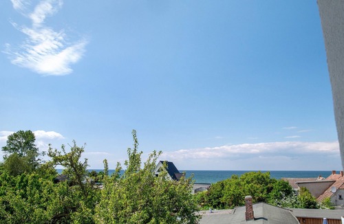 Meschendorf Apartment | Holiday flat 'Möve ABA Apartment 44' with sea view, communal garden and WiFi