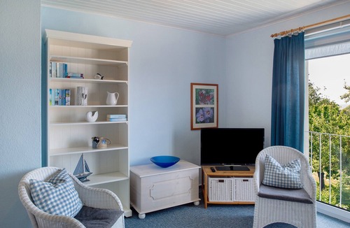 Meschendorf Apartment | Holiday flat 'Möve ABA Apartment 44' with sea view, communal garden and WiFi
