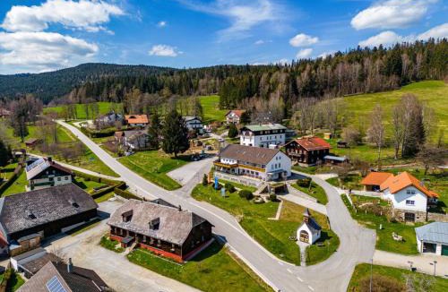 Bayerisch Eisenstein House | Holiday Home Bayerisch Häusl by Interhome