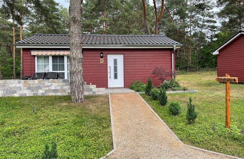 Wunsdorf House | Holiday Home 'Eichelhäher' with Private Terrace, Private Garden and Wi-Fi