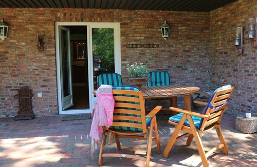 Karolinenkoog House | Holiday Home 'Gänsehaus' with Private Terrace and Private Garden