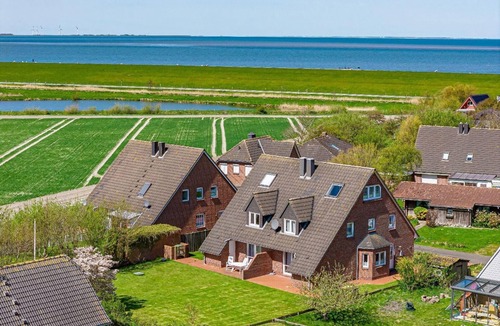 Norderhafen House | Holiday home Haus Strandläufer