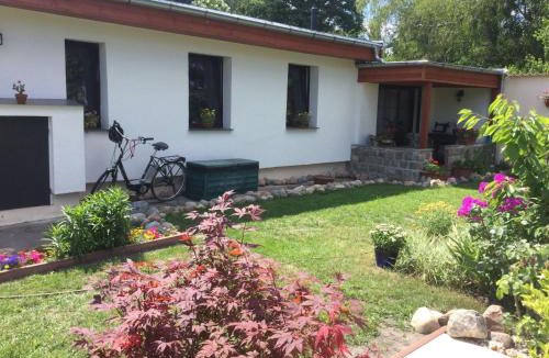 Rangsdorf House | Holiday Home Kleines Ferienhaus in Rangsdorf mit großem Garten by Interhome