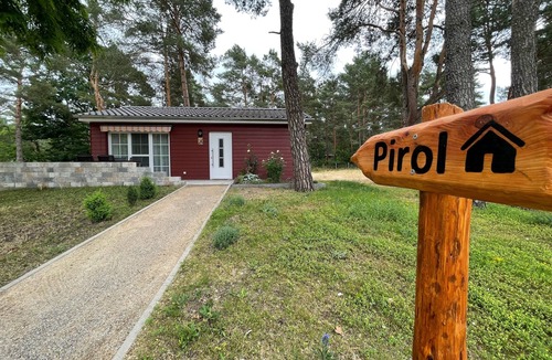 Wunsdorf House | Holiday Home 'Pirol' with Private Terrace, Private Garden and Wi-Fi