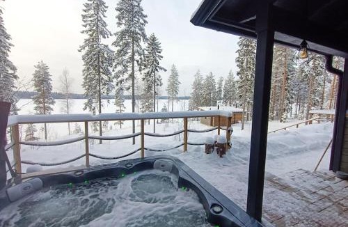 Uurainen Villa | Holiday home with outdoor Jacuzzi and Sauna