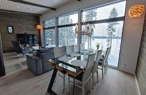 Uurainen Villa | Holiday home with outdoor Jacuzzi and Sauna