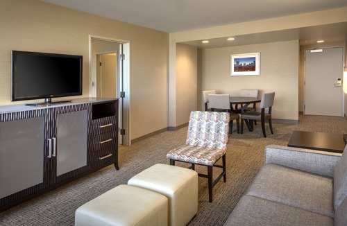 Lakewood Hotel | Holiday Inn Denver Lakewood by IHG