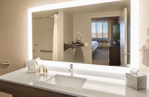 Lakewood Hotel | Holiday Inn Denver Lakewood by IHG