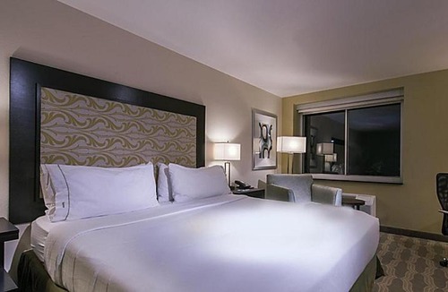 Colorado Springs Hotel | Holiday Inn Express & Suites Colorado Springs Central by IHG
