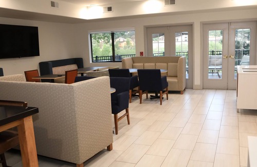 Northwest Colorado Springs Hotel | Holiday Inn Express & Suites Colorado Springs North by IHG