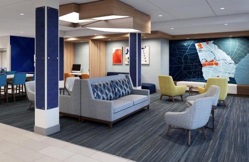 Garden City Hotel | Holiday Inn Express Garden City East by IHG