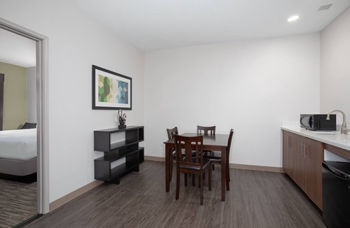 Longmont Hotel | Holiday Inn Express Hotel & Suites Longmont by IHG