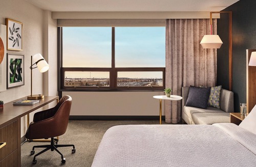 Commerce City Hotel | Holiday Inn Hotel And Suites Commerce City Denver Airport By Ihg