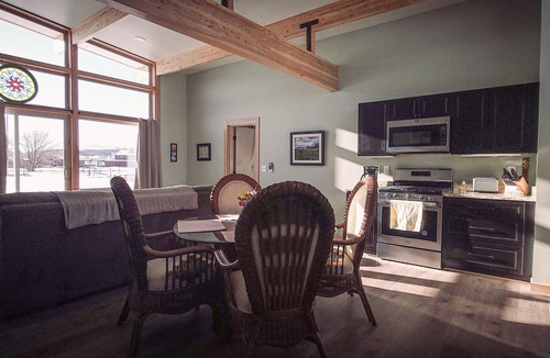 Montrose House | Home Base 360 - Amazing 360 Views and Close to Everything! Newer build!
