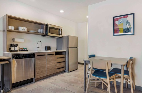 Southeast Colorado Springs Hotel | Home2 Suites By Hilton Colorado Springs Airport