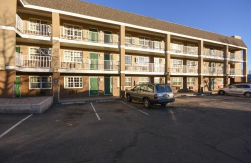 Eiber Hotel | HomeTowne Studios by Red Roof Denver - Lakewood West