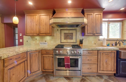 Cascade-Chipita Park Apartment | Homey Mtn View Escape: 11 Mi to Garden of the Gods
