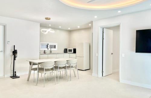 Sinchon-dong Apartment | Hongdae Zoe Three Room House