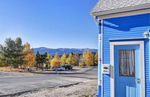 Leadville North House | Hot Tub | 2min Walk | Mtn Views | Sleeps 8 + Pets