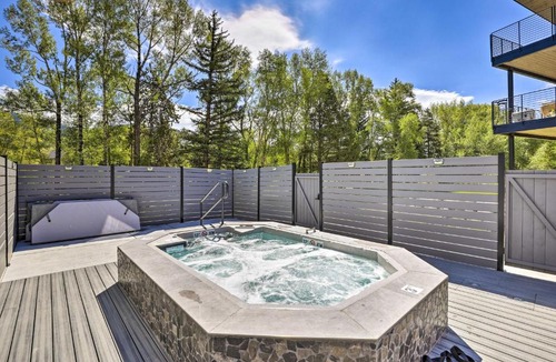 Willow Grove House | Hot Tub & Balcony: Riverfront Silverthorne Condo!