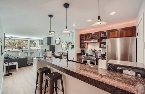 Vail Condo | Hot Tub - Cozy Fire - Mtn Views - Free Vail Ski Bus!