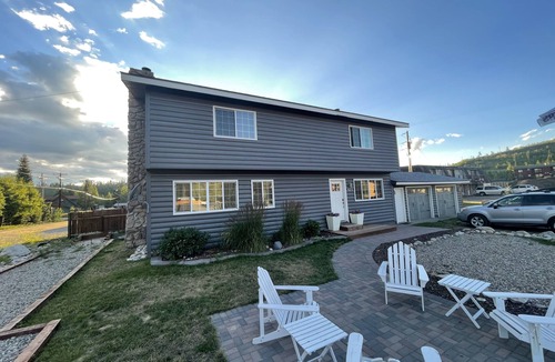 Grand Lake House | HOT TUB-Fast Wifi-8 beds <2 kings> 1 block to Lake-4 blocks to restaruants/shops