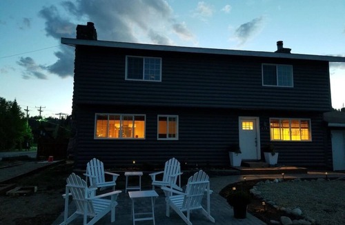 Grand Lake House | HOT TUB-Fast Wifi-8 beds <2 kings> 1 block to Lake-4 blocks to restaruants/shops