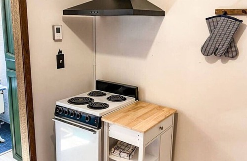 Alma House | Hot Tub + Fire Pit + Trails | Sleeps 8