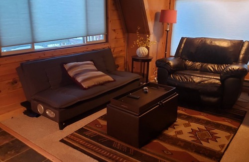 Evergreen Ski Chalet | HOT TUB, MIND SERENE-PET FRIENDLY