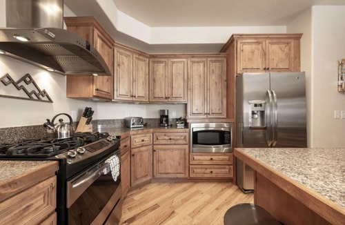 Bear Crossing Apartment | Hot Tub Mountain Views Steps to Trails