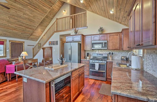 Cripple Creek Cabin | Hot Tub & Mtn Views: Cripple Creek Retreat