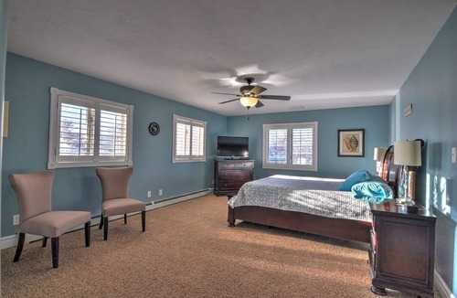 Grand Junction House | HOT TUB! POOL TABLE! 4000 sq ft 1 ACRE!