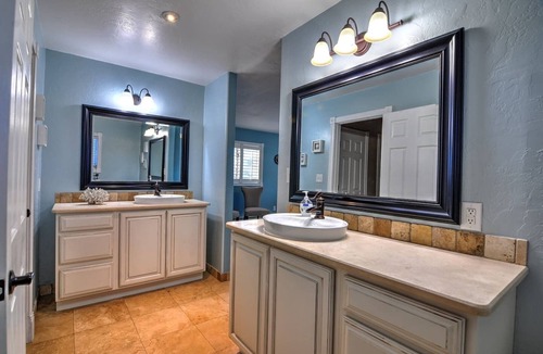 Grand Junction House | HOT TUB! POOL TABLE! 4000 sq ft 1 ACRE!